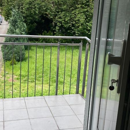 Toll Apartment Mit Privatem Eingang Free Parking Slbst Check-In Netflix 30 Zone Ruhig Duisburg Eksteriør bilde
