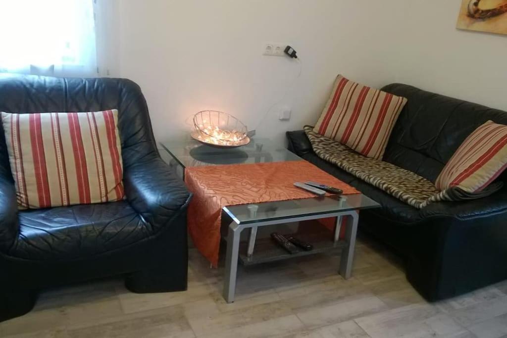 Toll Apartment Mit Privatem Eingang Free Parking Slbst Check-In Netflix 30 Zone Ruhig Duisburg Eksteriør bilde