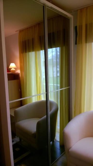 Toll Apartment Mit Privatem Eingang Free Parking Slbst Check-In Netflix 30 Zone Ruhig Duisburg Eksteriør bilde